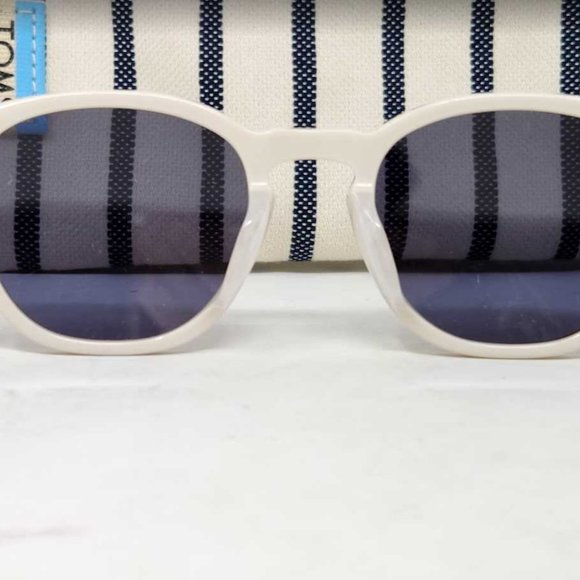 New Toms Wyatt sunglasses in Birch main image 8